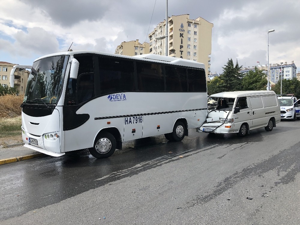 Esenyurt’ta sıkışmalı kaza: 1 yaralı 
