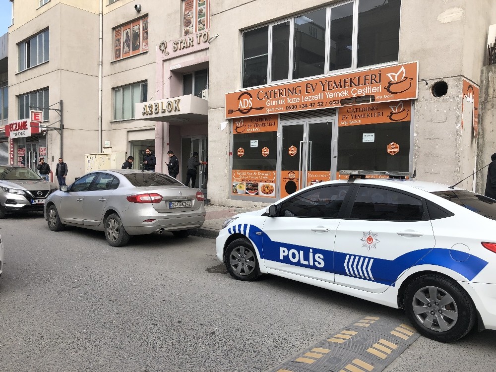 Esenyurt’ta sitede kadın cesedi bulundu 