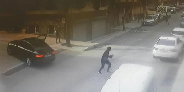 Esenyurt'ta sokak ortasında silahlı saldırı