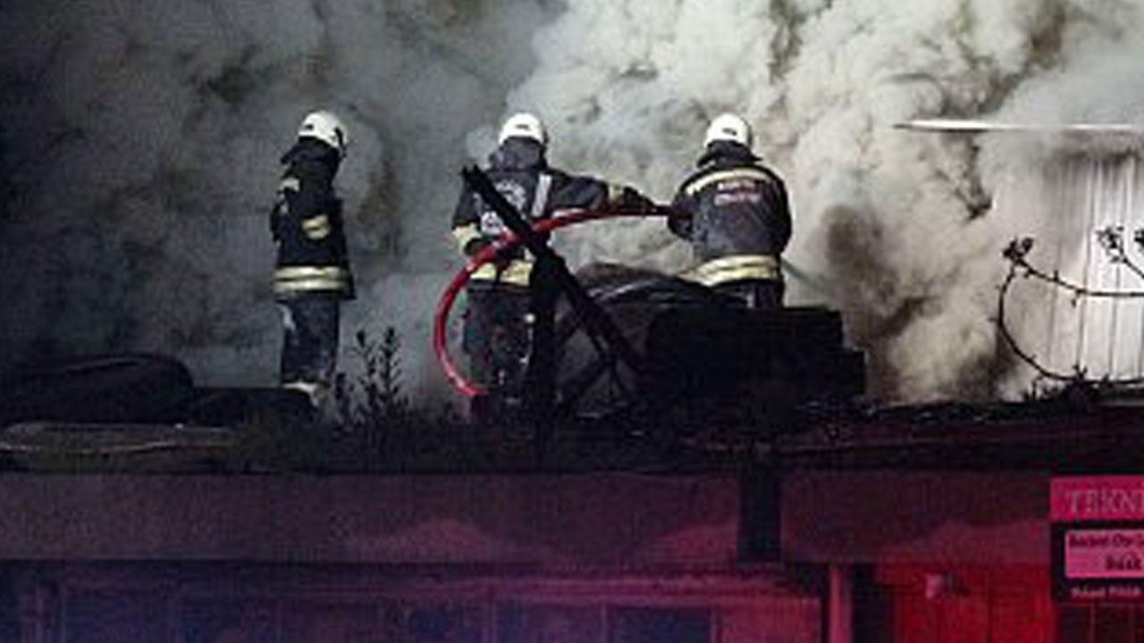 Esenyurt'ta tekstil fabrikasında yangın!