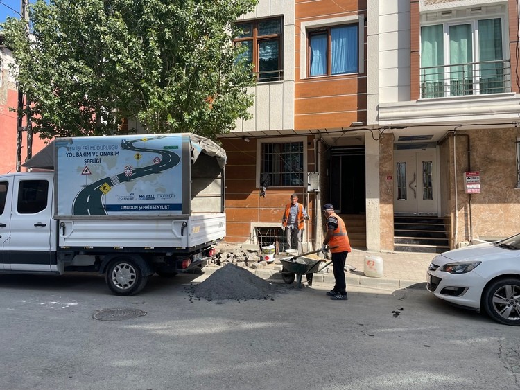 Esenyurt’ta temizleme çalışmaları sürüyor