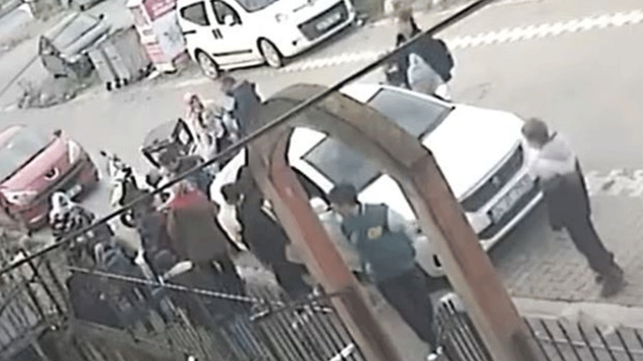 Esenyurt'ta yolda yürüyen genci vurdular!