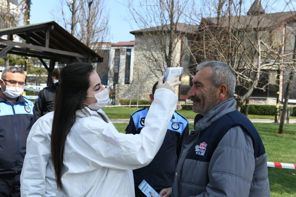 Esenyurt’ta zabıta vatandaşları tek tek uyardı 