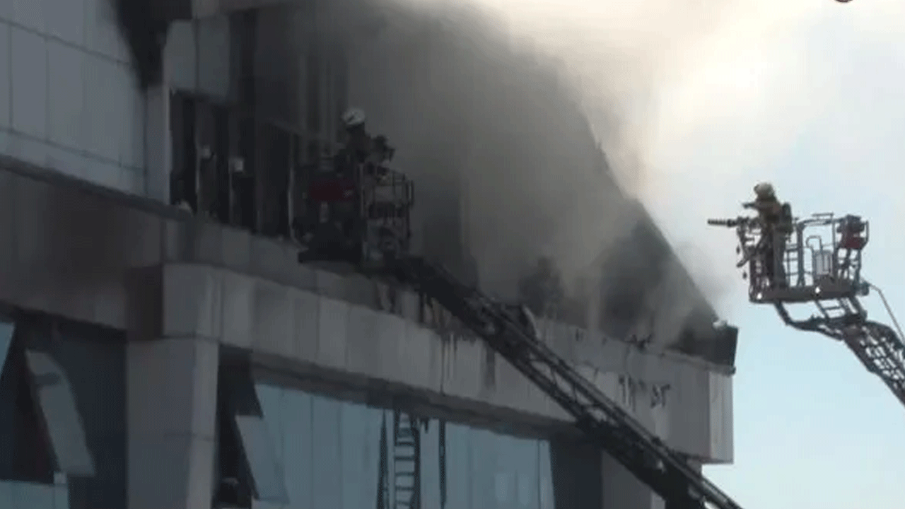 Esenyut'ta korku dolu anlar! 132 dairelik binaya sıçradı