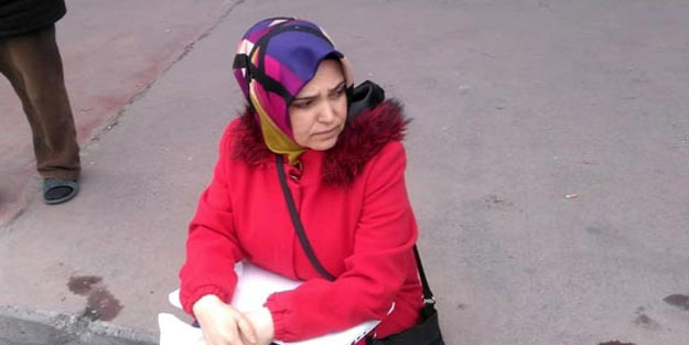 Eşi gözaltına alınınca yolun ortasında tek başına kaldı