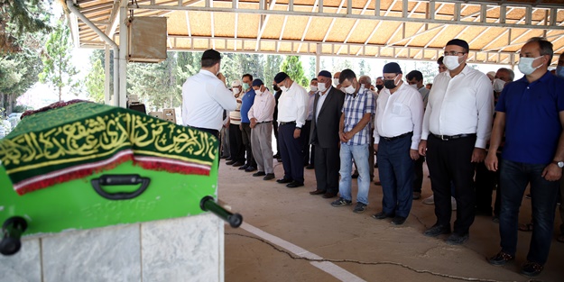 Eşi tarafından öldürülüp çukura gömülen kadının cenazesi defnedildi