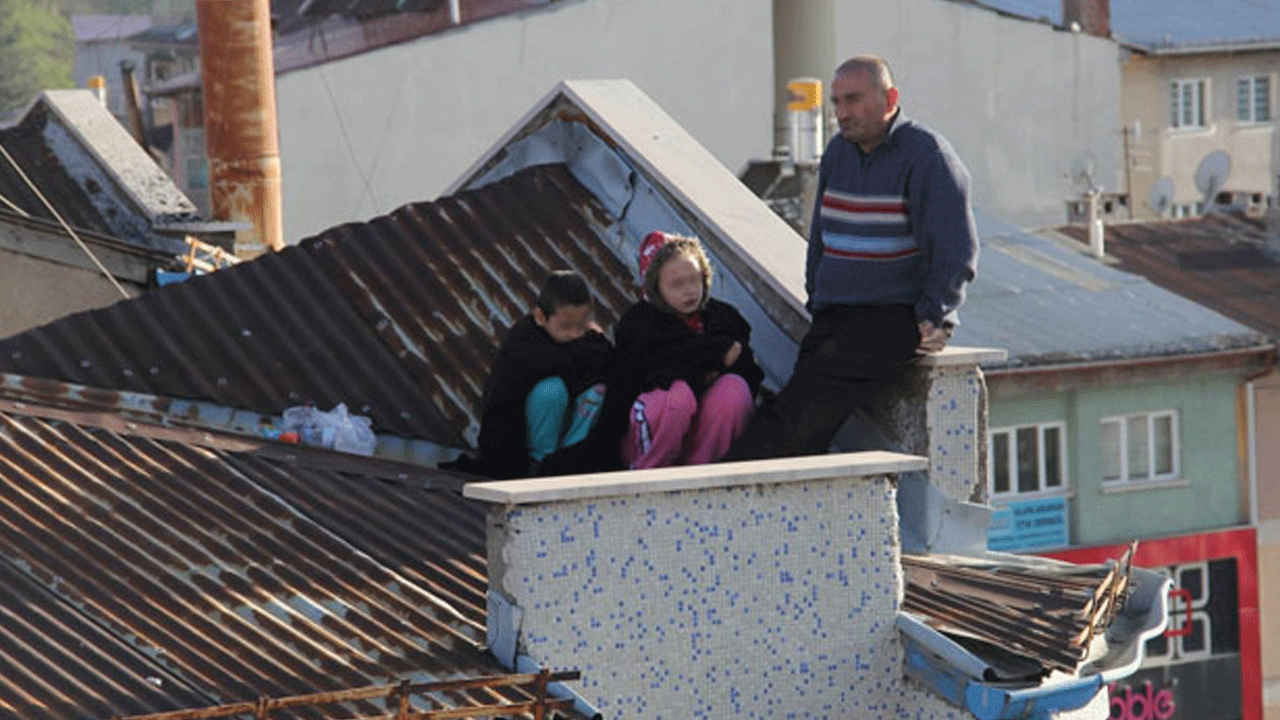 Eşi terk etti, baba evlatlarını bir araya getirmek için mücadele ediyor!