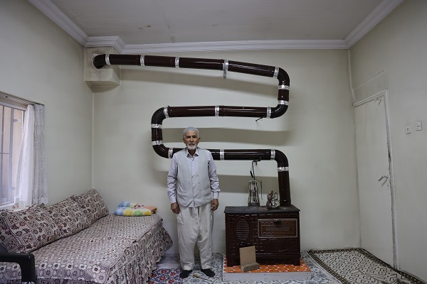 Eşi üşümesin diye adeta sanat yaptı!