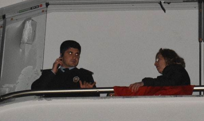 Eşi ve iki çocuğunu rehin aldı