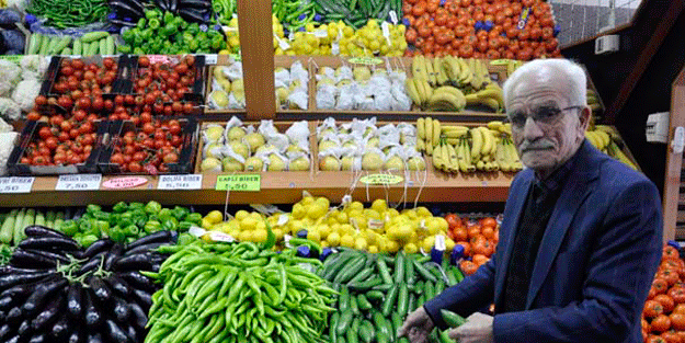 Eşiğiyle sakız satıyordu! Şimdi manavda çalışıyor ama… Paraya para demiyor