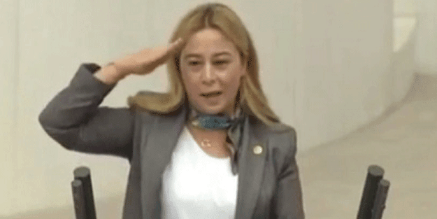 Esin Kara, Lütfü Türkkan'a tepki gösterdi