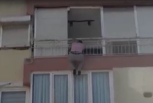 Eşiyle barışmak isteyen adam yürekleri ağza getirdi