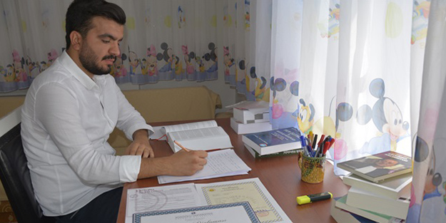 Eşine az rastlanır bir başarı! Henüz 25 yaşında ve tam 4 üniversite bitirdi