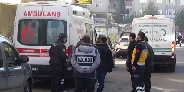 Eşini 25 yerden bıçakladı, çocuklarını makasla delik deşik etti