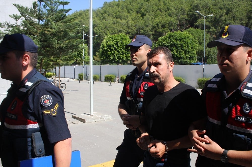 Eşini 25 yerinden bıçaklayıp ’Kendimi savundum’ dedi 