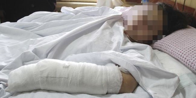 Eşini balkondan attı!