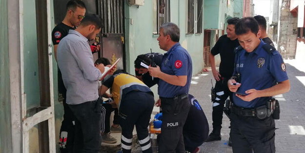 Eşini ikna edemeyince kendisini bıçakla yaraladı