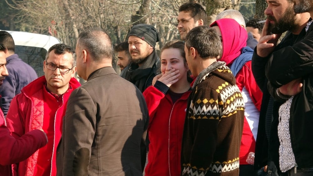 Eşini pusu kurup öldürdü 