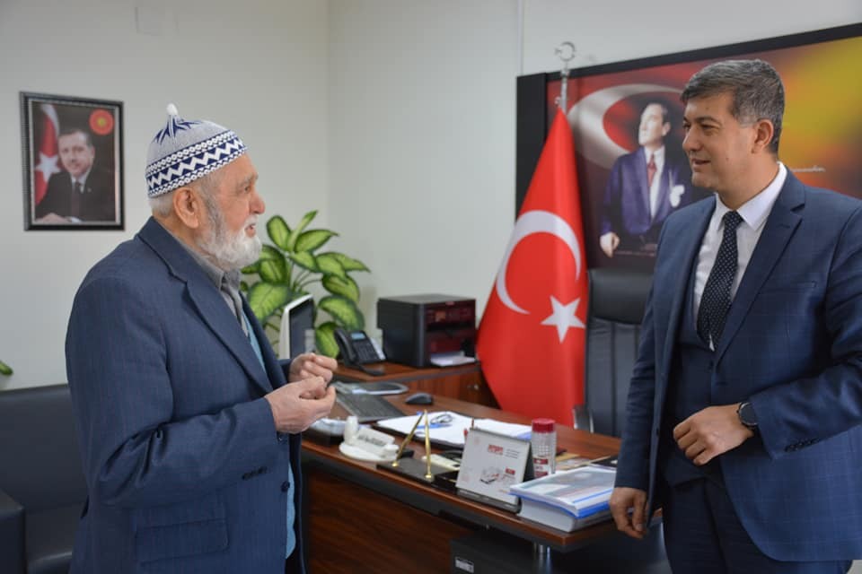 Eşini sağlığına kavuşturan doktorlara teşekkür etti 