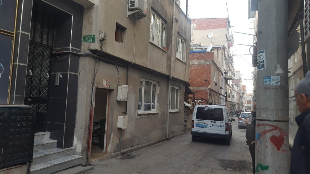 Eşini şiddetli geçimsizlik yüzünden bıçaklayarak öldürmüş 