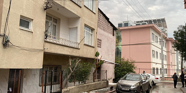 Eşini ve annesini öldürdükten sonra koltukta oturup polisi bekledi