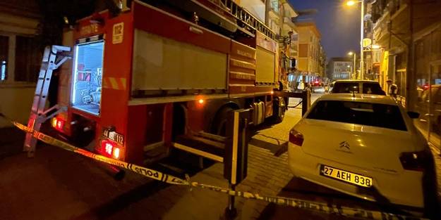 Eşini ve çocuklarını rehin aldı