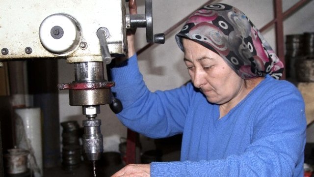 Eşini ziyarete gitti, dükkan sahibi oldu