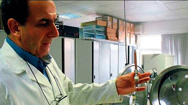 Eşinin bilezikleriyle kurdu! Şimdi 6 ülkeye...