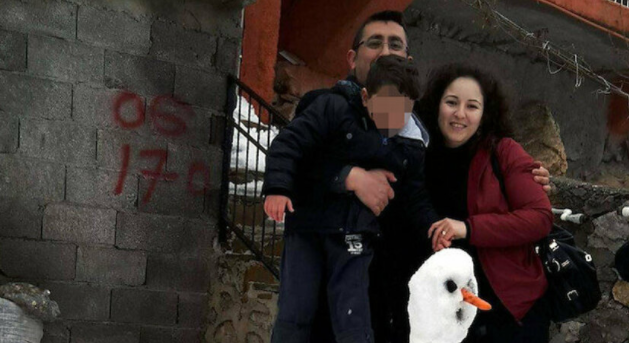 Eşinin cesedini üç gün banyoda sakladı