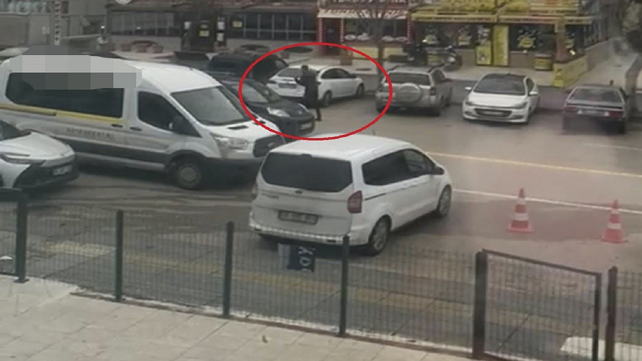 Eşinin olduğu araca kurşun yağdırdı