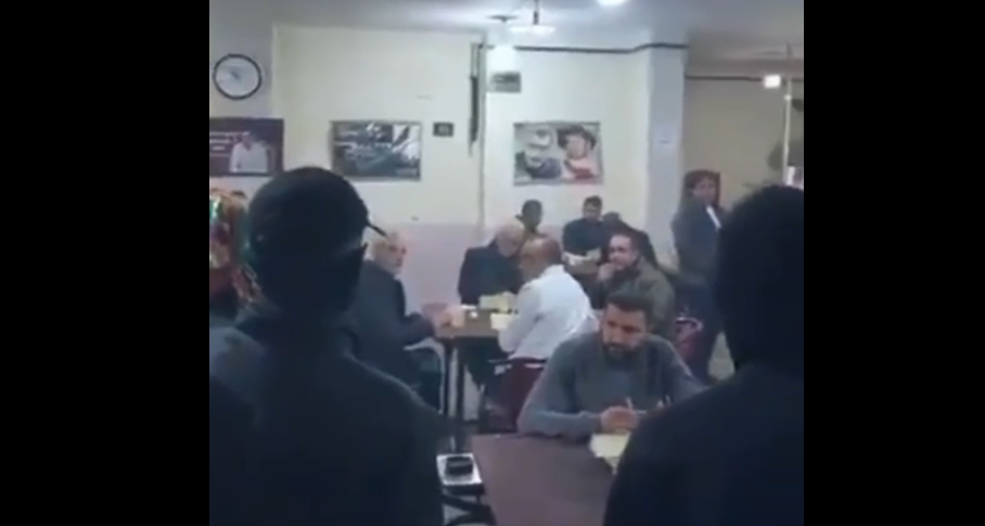 Esir alınan insanlara terör propagandası! PKK yandaşlarından kahvehaneye baskın