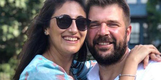 Eşiyle birlikte taksi beklerken araba çarpan genç kadın öldü