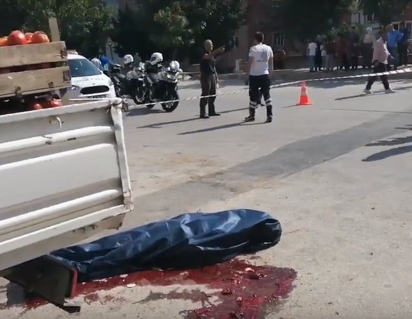 Eşiyle konuşmak isterken canından oldu 