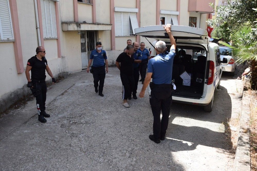 Eşiyle tartıştı, kapıyı kilitleyip evi ateşe verdi 