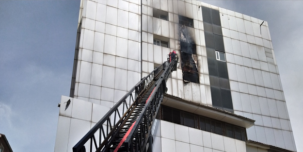 Eski Ağrı Kadın Doğum Hastanesi'nde yangın çıktı!
