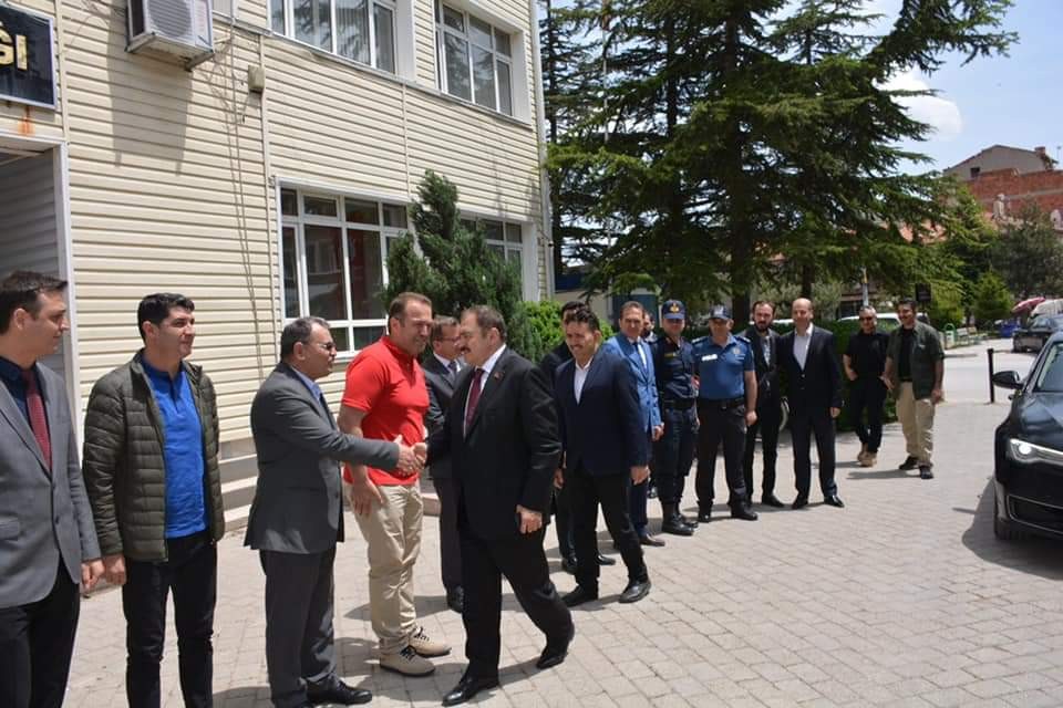 Eski Bakan Eroğlu, Kaymakam Kaya’yı makamında ziyaret etti 