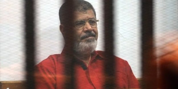 Eski Bakandan önemli açıklamalar: Mursi'yi seçildiği gün katlettiler