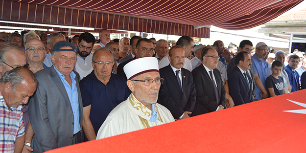 Eski bakanlardan Halil İbrahim Özsoy toprağa verildi
