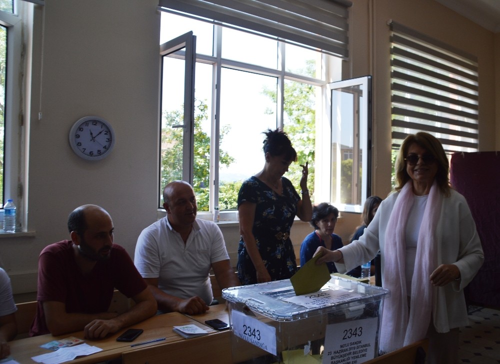 Eski Başbakan Tansu Çiller oyunu kullandı 