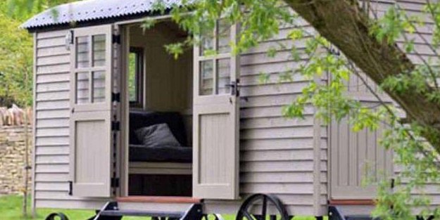 Eski başbakandan flaş karar! Kulübede yaşayacak