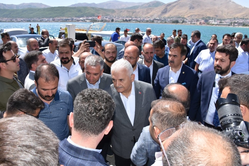 Eski Başbakanı Binali Yıldırım Tatvan’ı ziyaret etti 
