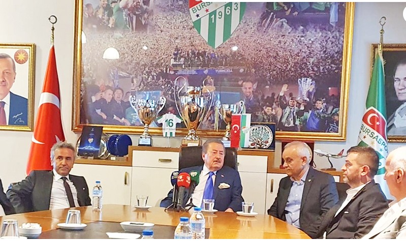 Eski Başkan Bursaspor Kulübü’nü ziyaret etti: Cavit Çağlar, yeşil sahalara geri dönüyor