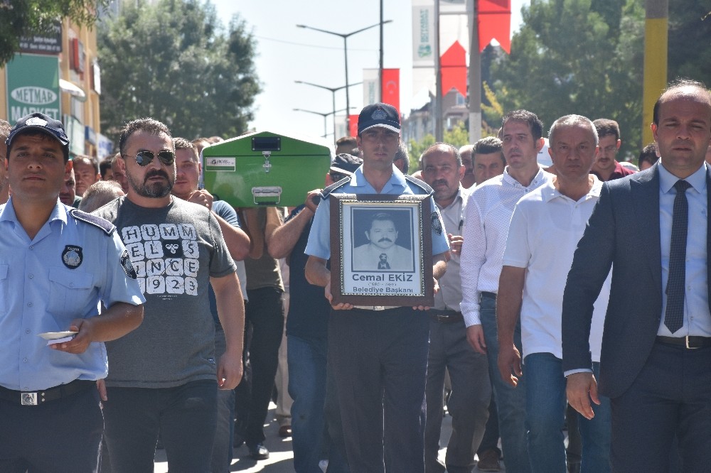 Eski Başkan Ekiz için tören düzenlendi 