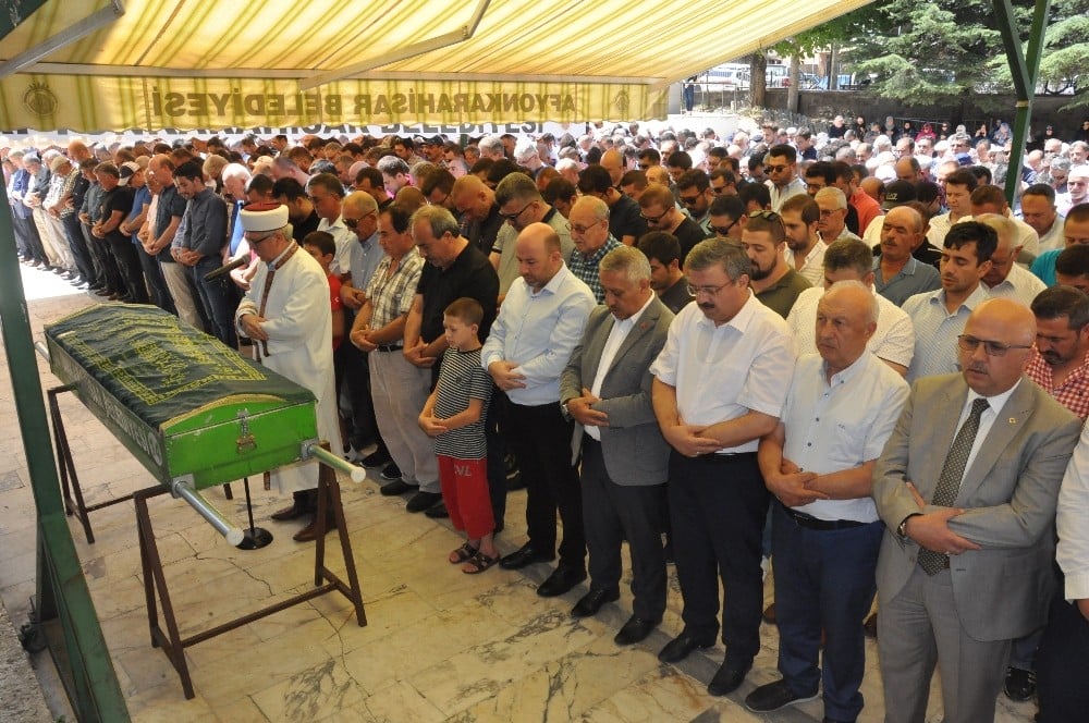 Eski Belediye Başkanı Kaptan’ın oğlu son yolculuğuna uğurlandı 