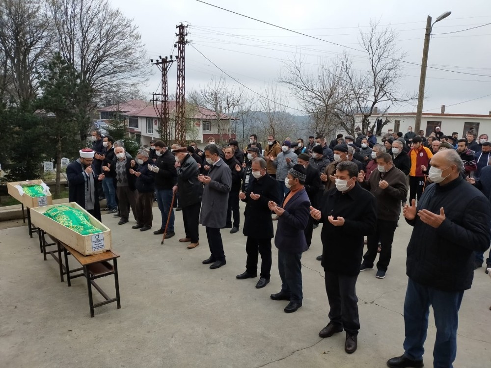 Eski belediye başkanının öldürdüğü karı-koca toprağa verildi 
