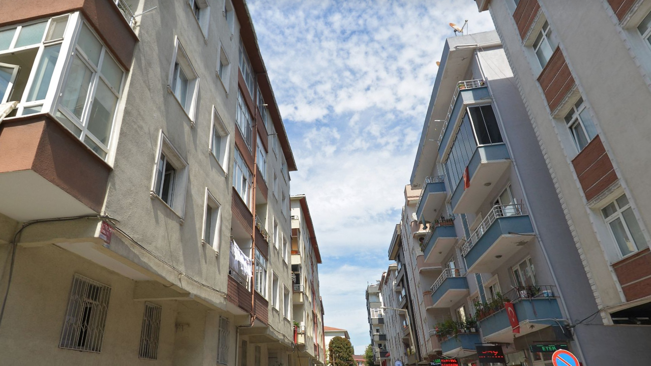 Eski binalarla ilgili ölümcül yalanlar! 'Temelini kazarken kaya çıktı. Müteahhiti komşumuz/akrabamız.'