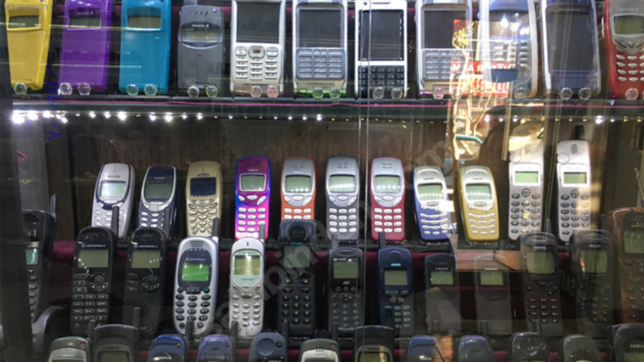 Eski cep telefonları birer hazine: İşte koleksiyoncuların binlerce dolar teklif ettiği telefonlar