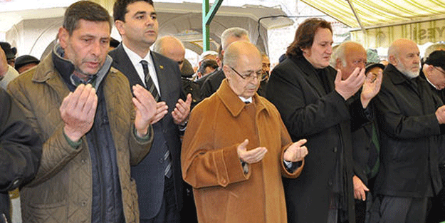 Eski Cumhurbaşkanı Sezer ortaya çıktı! O ismin...
