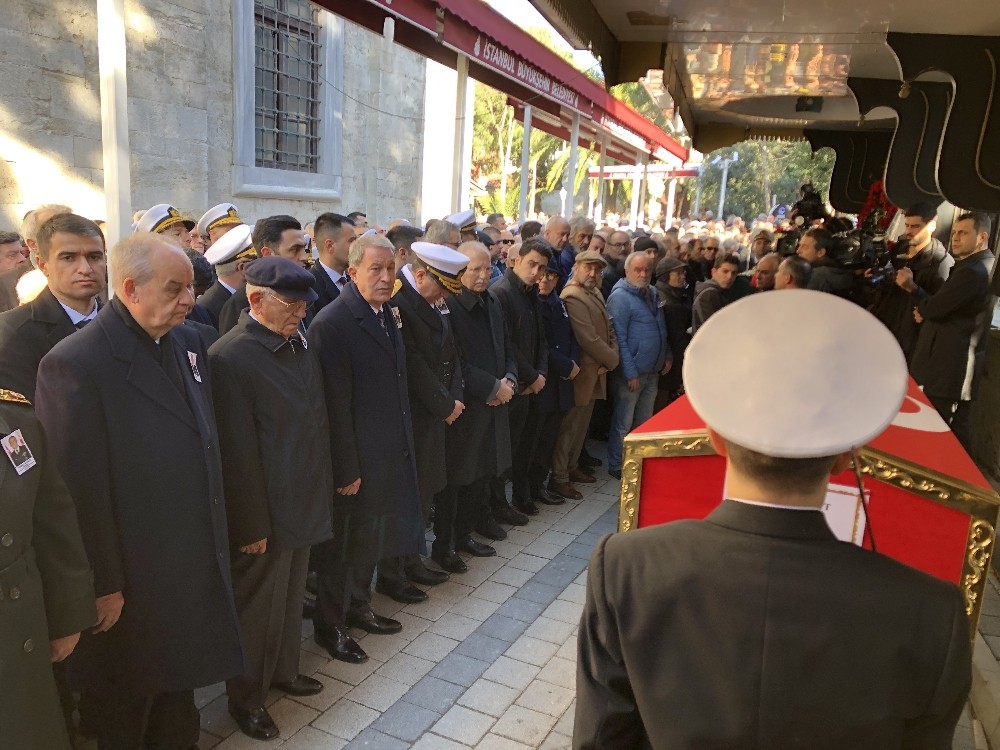 Eski Deniz Kuvvetleri Komutanı Oramiral Vural Bayazıt son yolculuğuna uğurlandı 