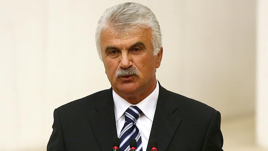 Eski Devlet Bakanlarından Fikret Ünlü vefat etti.